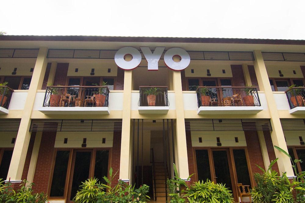 OYO 261 Sasono Putro Guest House Kejayan Exterior foto
