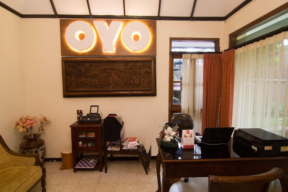 OYO 261 Sasono Putro Guest House Kejayan Exterior foto
