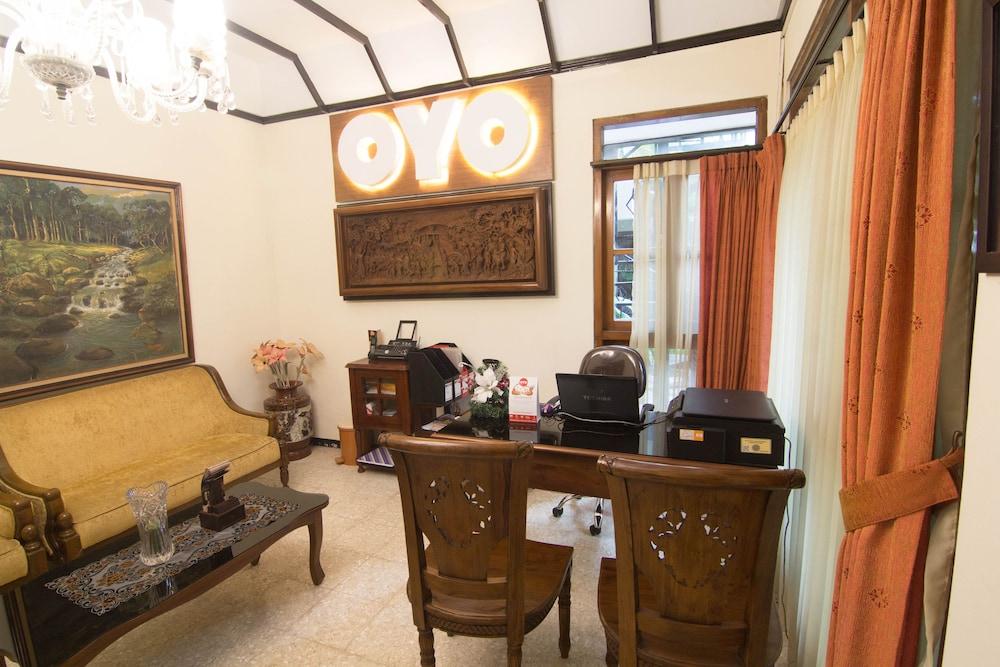 OYO 261 Sasono Putro Guest House Kejayan Exterior foto