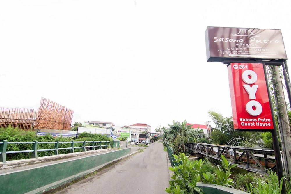 OYO 261 Sasono Putro Guest House Kejayan Exterior foto