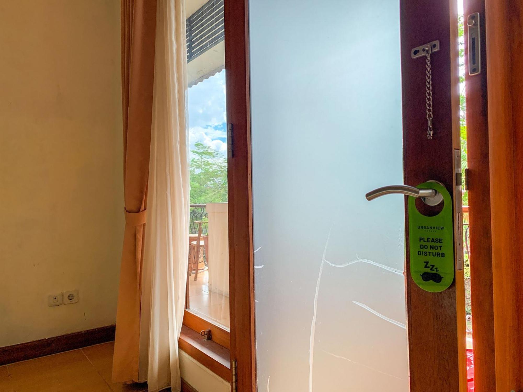 OYO 261 Sasono Putro Guest House Kejayan Exterior foto