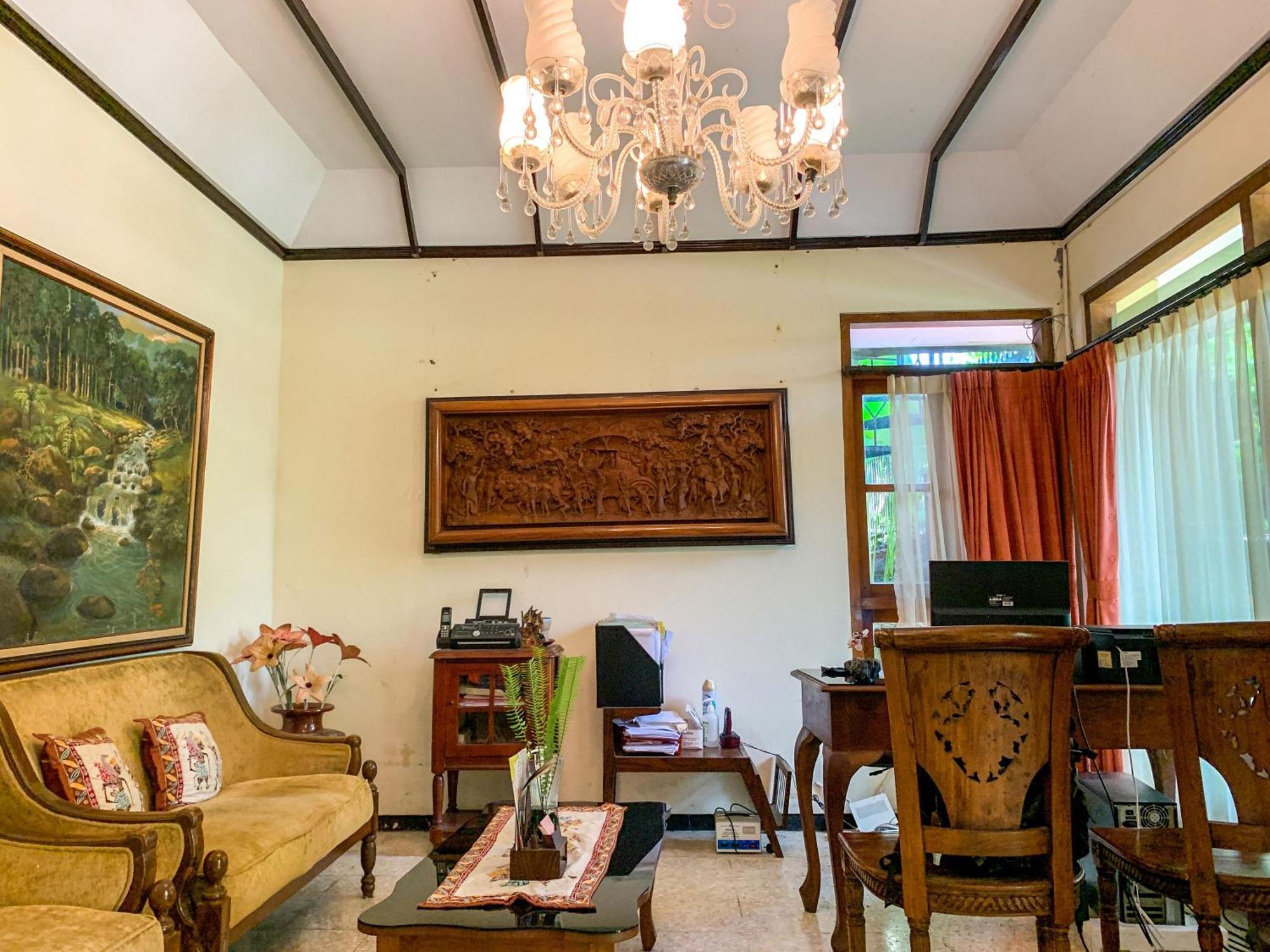 OYO 261 Sasono Putro Guest House Kejayan Exterior foto