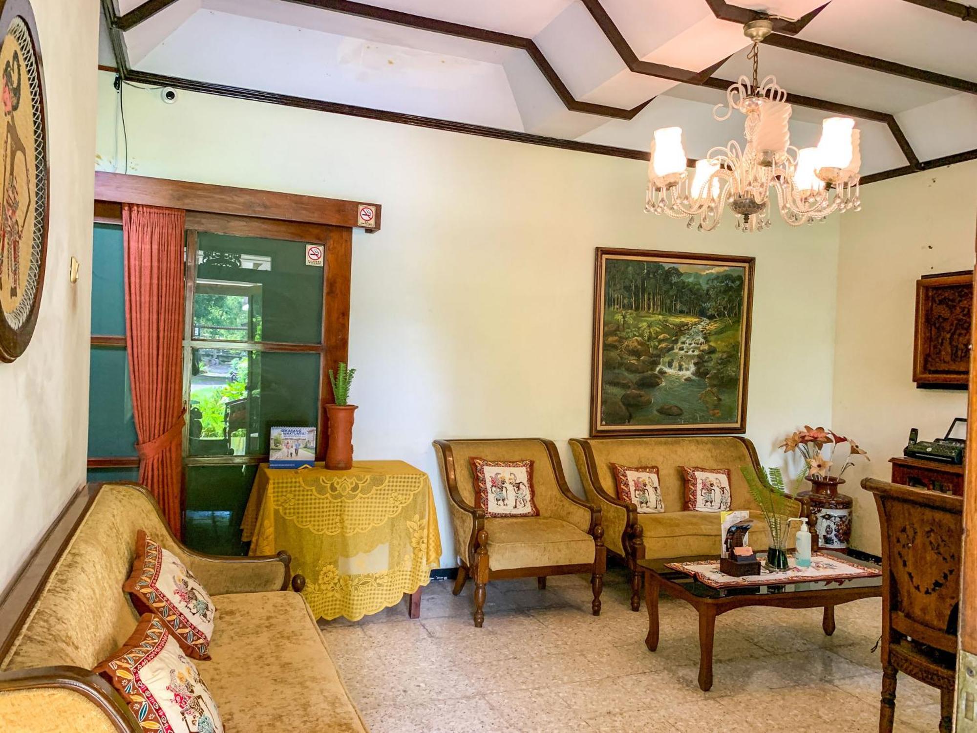 OYO 261 Sasono Putro Guest House Kejayan Exterior foto