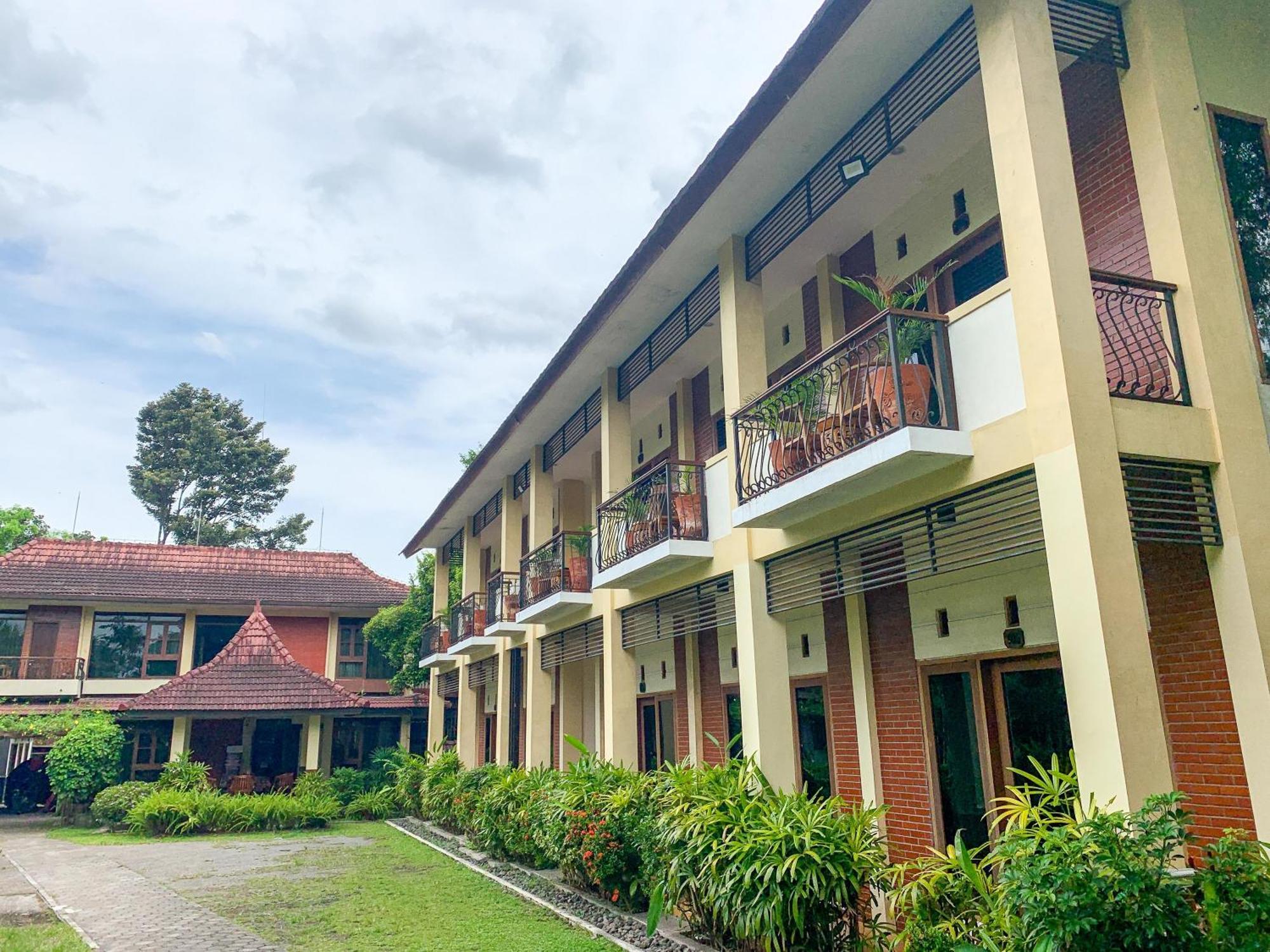 OYO 261 Sasono Putro Guest House Kejayan Exterior foto
