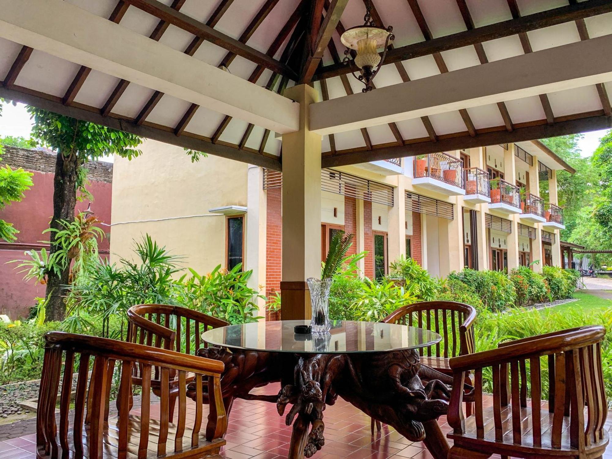 OYO 261 Sasono Putro Guest House Kejayan Exterior foto