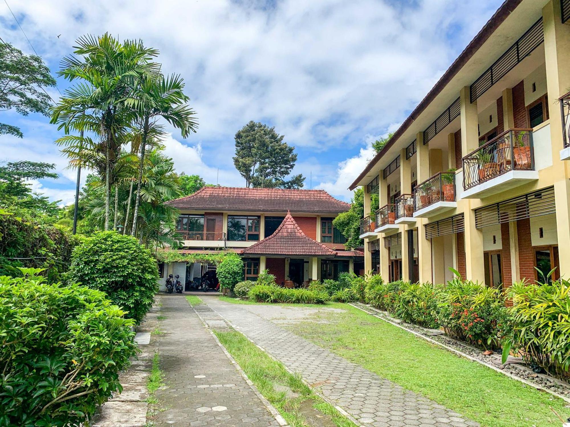 OYO 261 Sasono Putro Guest House Kejayan Exterior foto