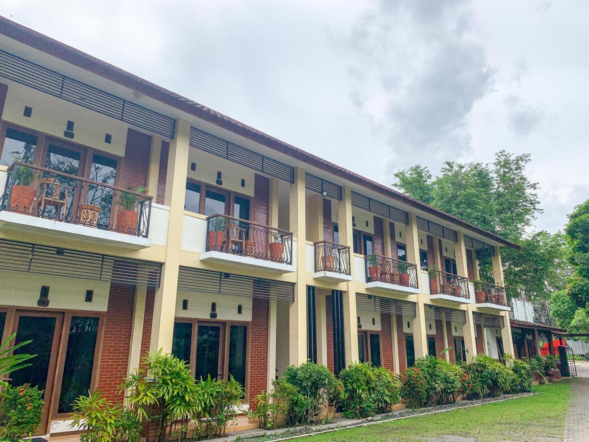 OYO 261 Sasono Putro Guest House Kejayan Exterior foto