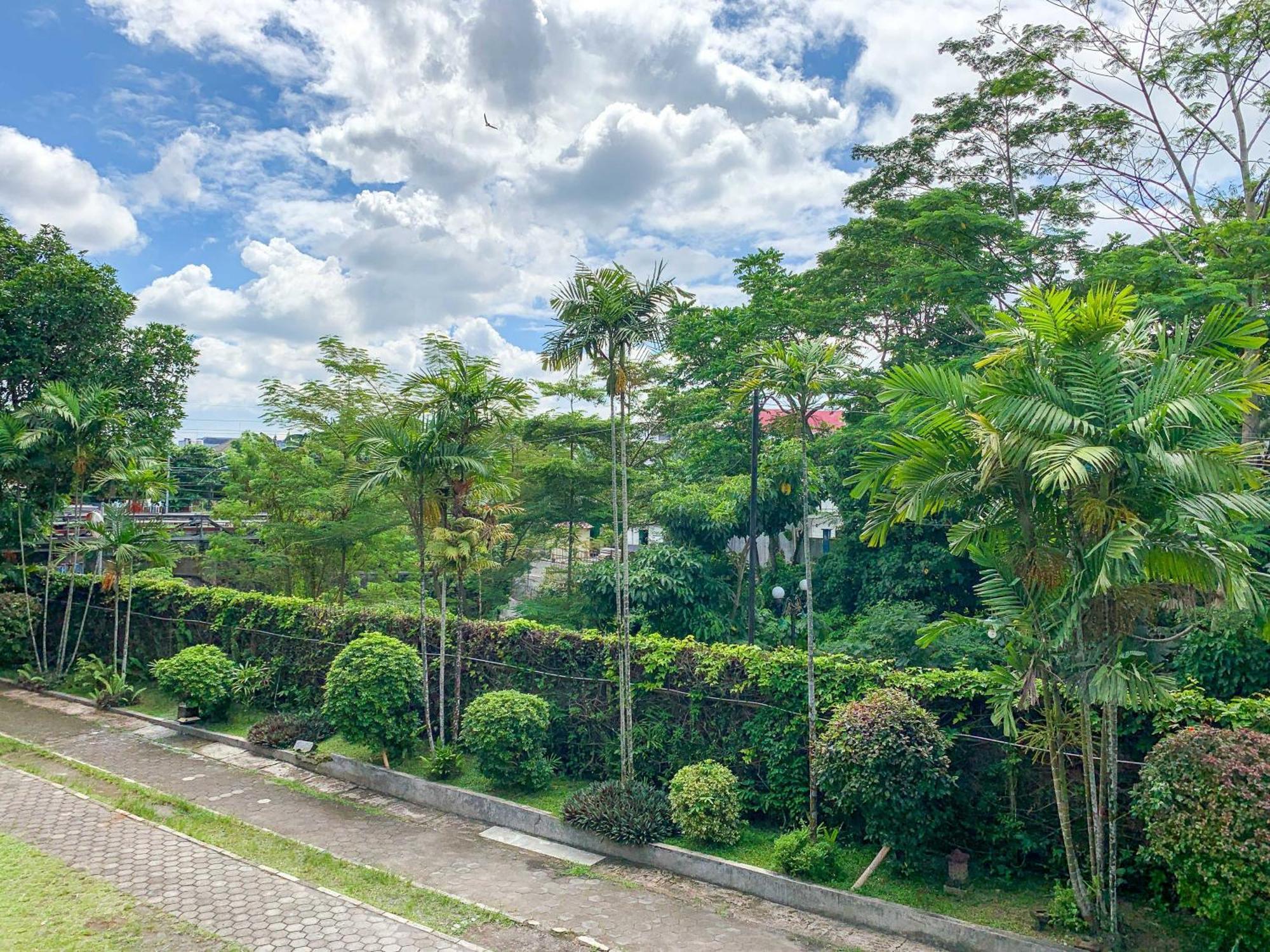 OYO 261 Sasono Putro Guest House Kejayan Exterior foto