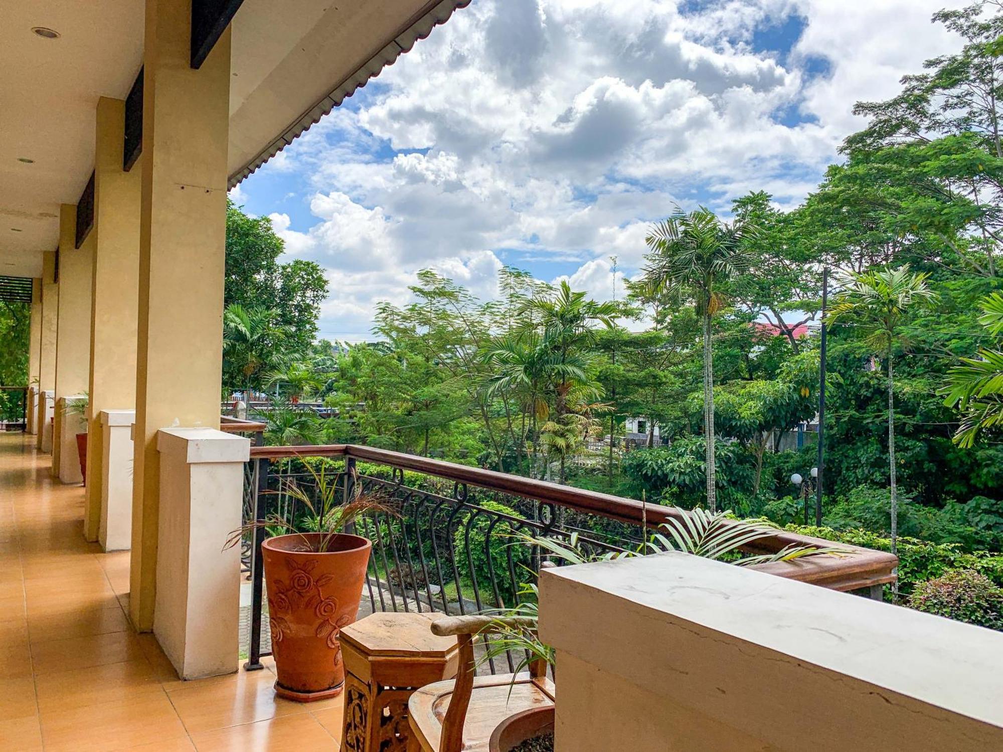OYO 261 Sasono Putro Guest House Kejayan Exterior foto