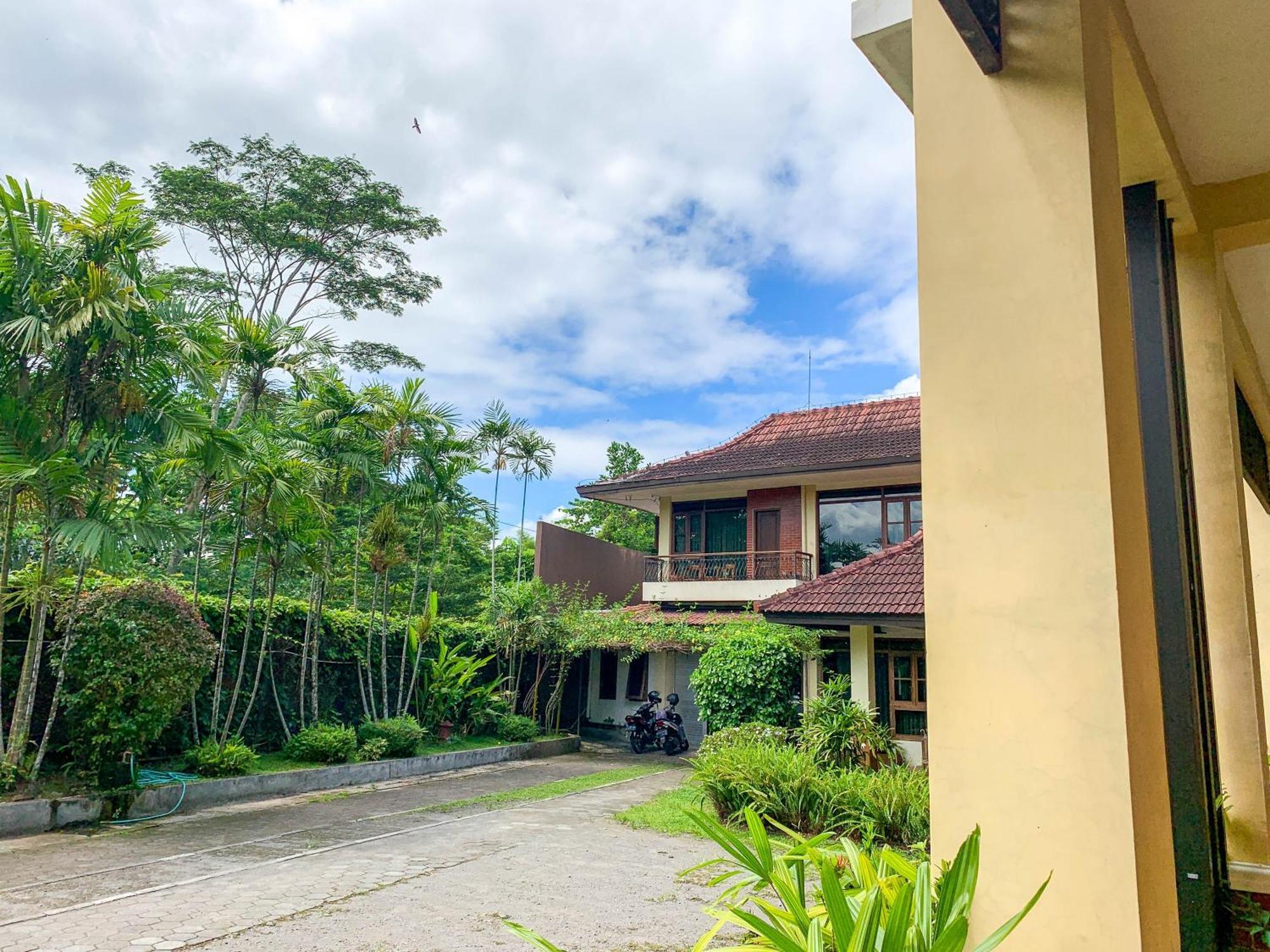 OYO 261 Sasono Putro Guest House Kejayan Exterior foto