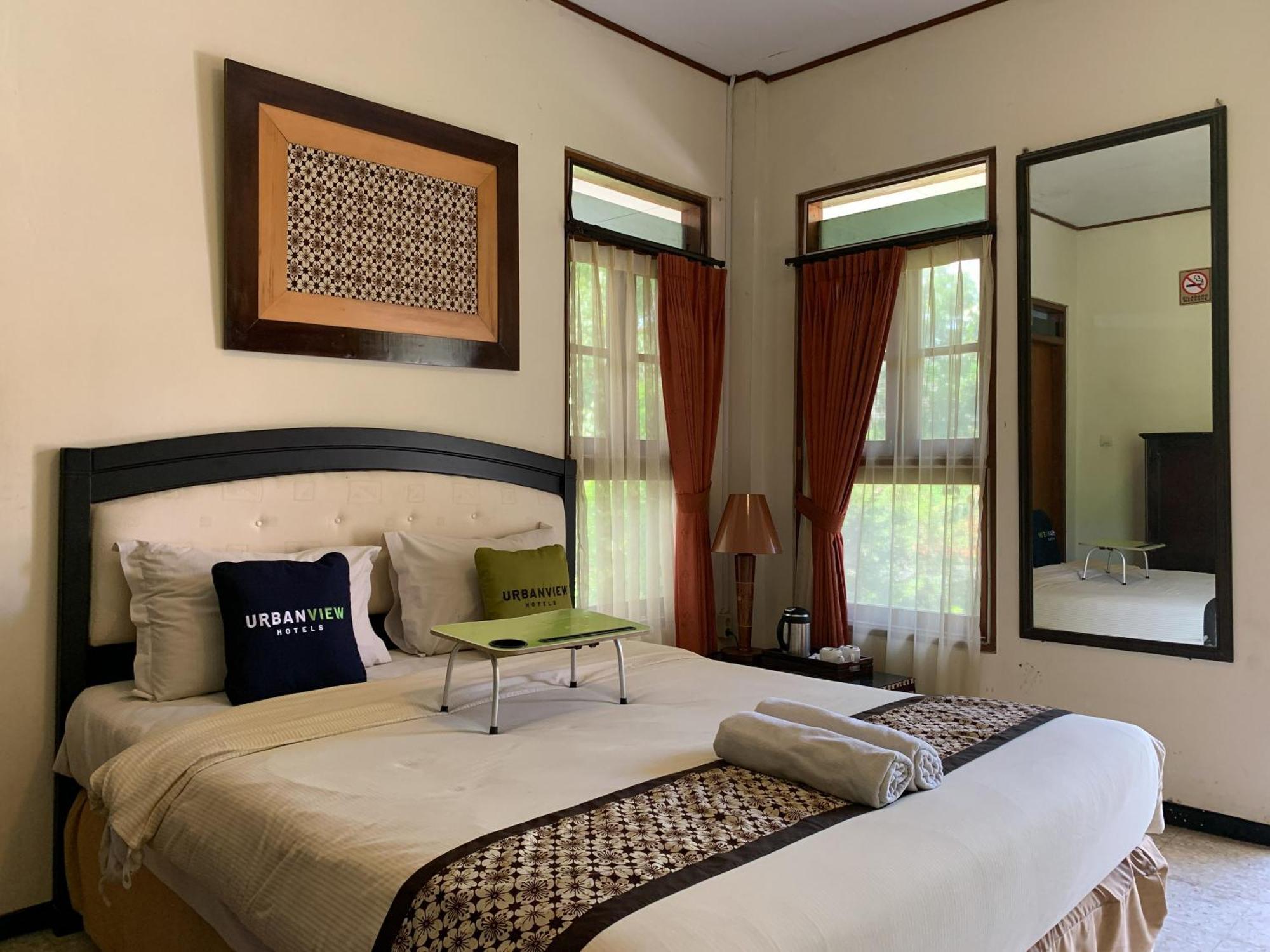 OYO 261 Sasono Putro Guest House Kejayan Exterior foto