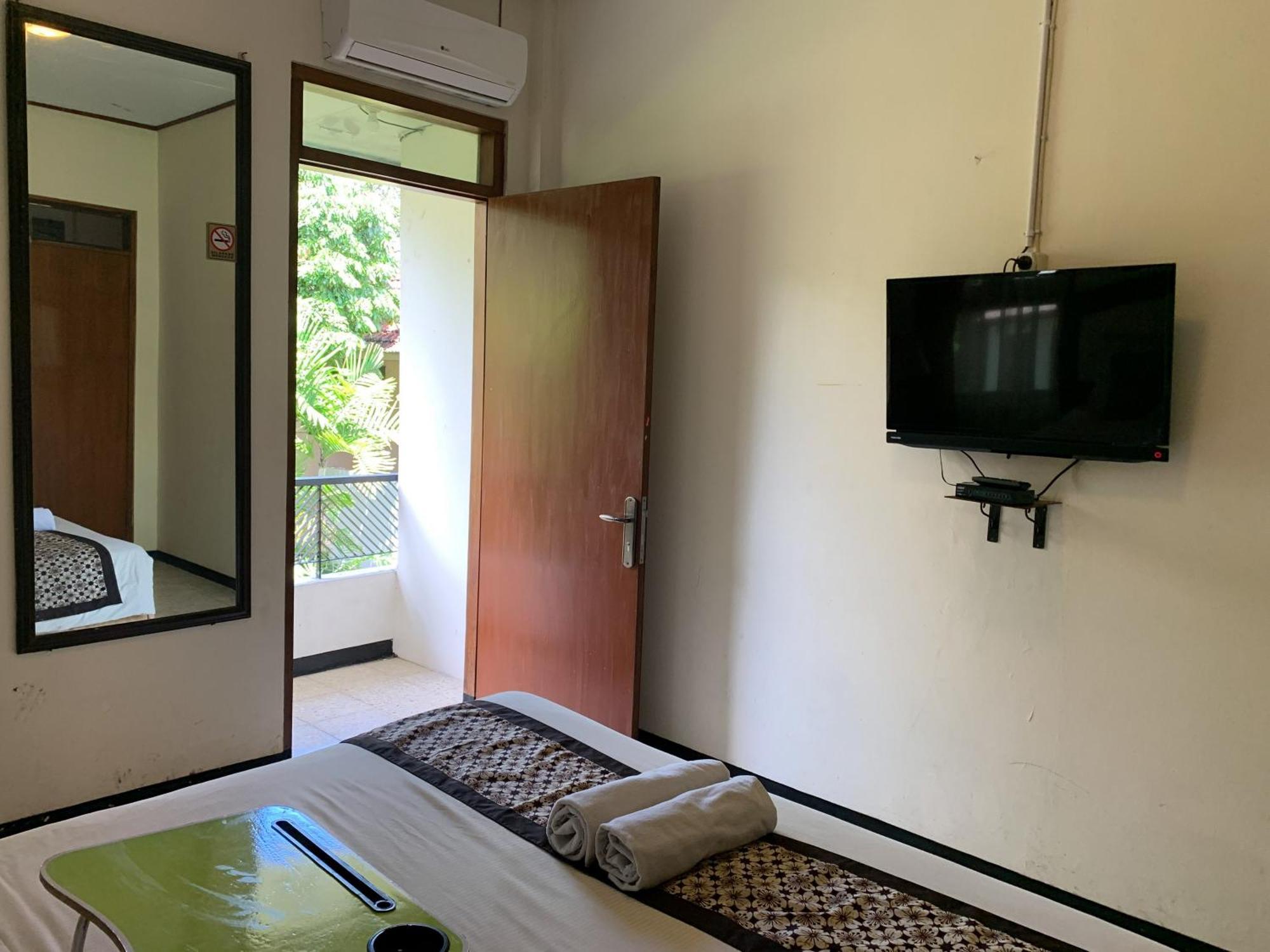 OYO 261 Sasono Putro Guest House Kejayan Exterior foto