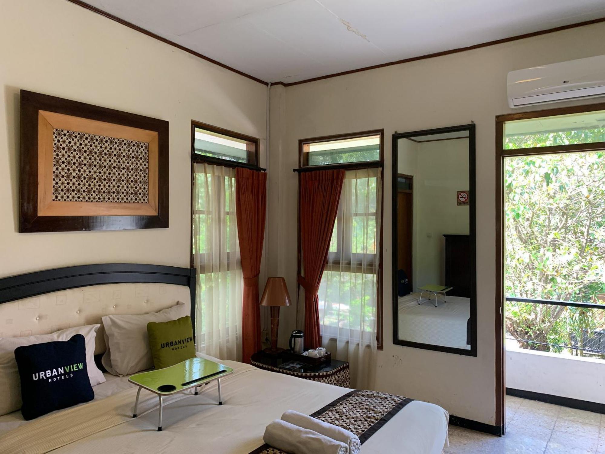 OYO 261 Sasono Putro Guest House Kejayan Exterior foto