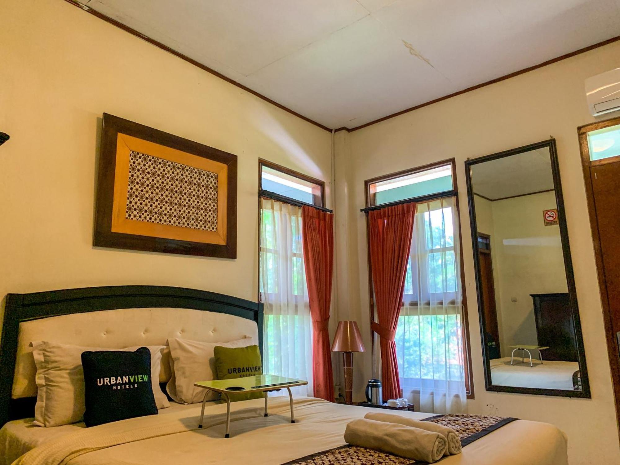 OYO 261 Sasono Putro Guest House Kejayan Exterior foto