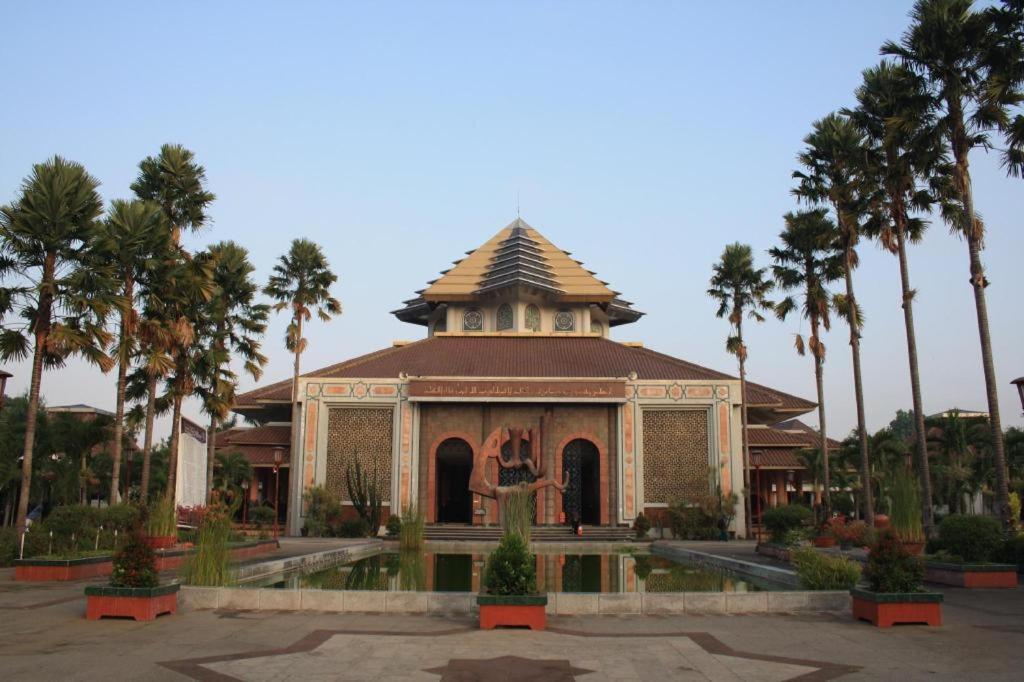 OYO 261 Sasono Putro Guest House Kejayan Exterior foto